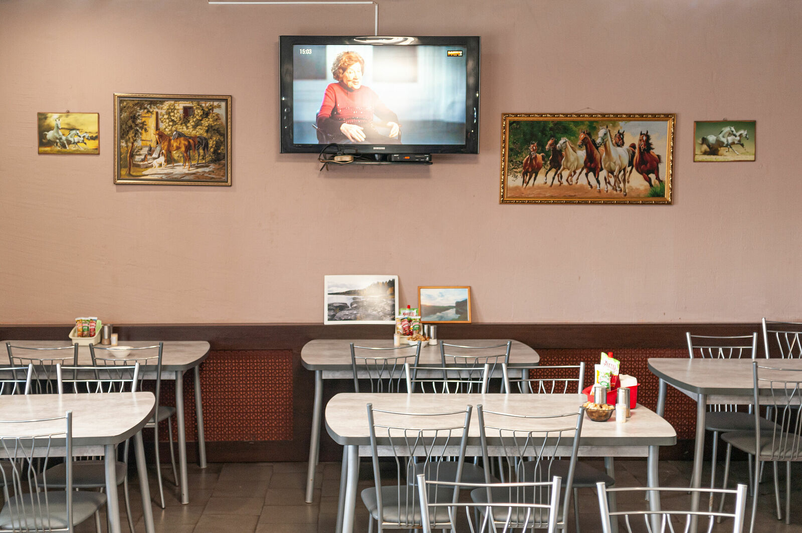 Cafe Zeleniy Ogonek (Green Light). Kazachinskiy District